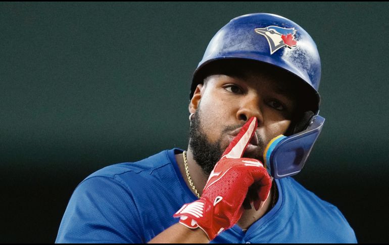 Vladimir Guerrero Jr. será uno de los peloteros más cotizados al término de 2025. AFP/S. Hodde