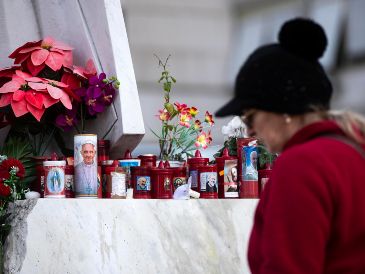 “No faltan cuervos, y saber que el papa también sigue bromeando me parece una noticia útil para todos". EFE/A. CARCONI