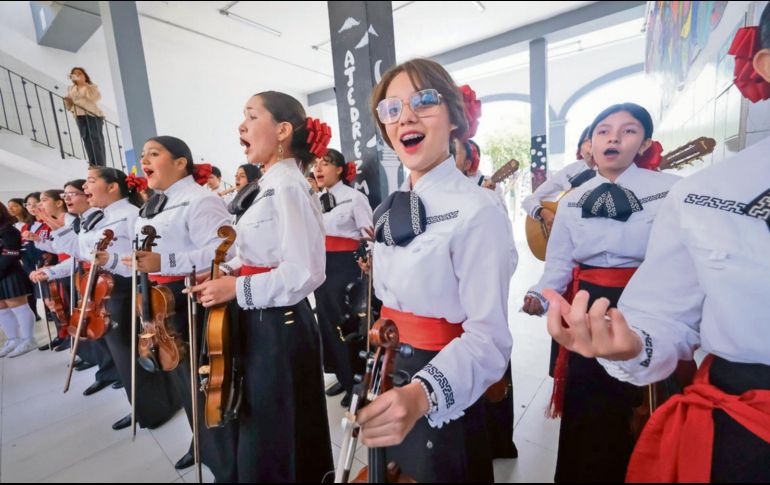 La Secundaria Mixta 56 tiene una Orquesta de Cuerdas y un Mariachi Escolar. Es lo que se pretende fomentar en todas las escuelas públicas de Jalisco. ESPECIAL