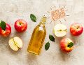 El vinagre de manzana como suplemento alimenticio ofrece una amplia gama de beneficios para la salud, desde mejorar la digestión y el control del azúcar en sangre hasta promover la pérdida de peso y la salud cardiovascular.  CANVA