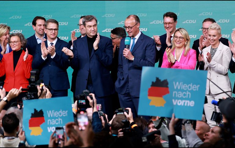 El bloque conservador liderado por Friedrich Merz ha ganado las elecciones legislativas alemanas de este domingo con el 28.5 % de los votos, al completarse el recuento preliminar de 296 de los 299 distritos electorales. EFE / H. HANSCHKE