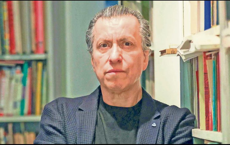 Víctor Manuel Mendiola, autor de “La arena en fuga”. EL UNIVERSAL