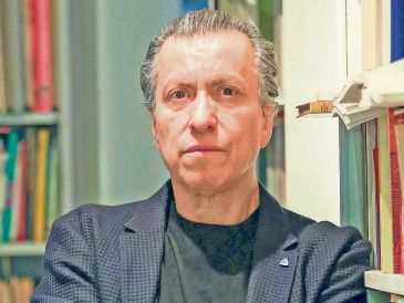 Víctor Manuel Mendiola, autor de “La arena en fuga”. EL UNIVERSAL