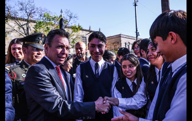 El gobernador de Jalisco, Pablo Lemus, encabezó la ceremonia por el Día de la Bandera de México, en evento realizado en la Plaza Liberación, en el centro de Guadalajara. EL INFORMADOR / A. Navarro