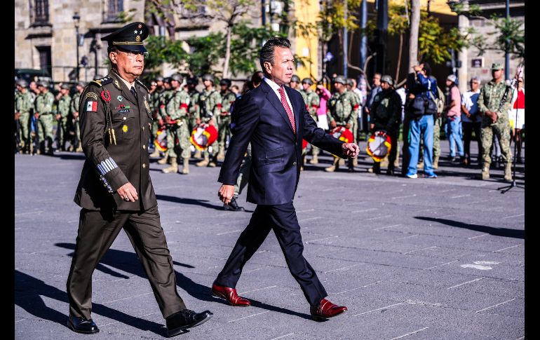 El gobernador de Jalisco, Pablo Lemus, encabezó la ceremonia por el Día de la Bandera de México, en evento realizado en la Plaza Liberación, en el centro de Guadalajara. EL INFORMADOR / A. Navarro