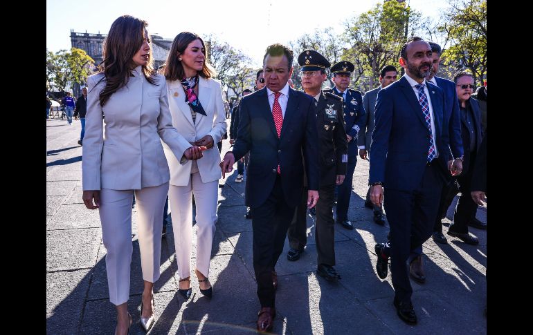 El gobernador de Jalisco, Pablo Lemus, encabezó la ceremonia por el Día de la Bandera de México, en evento realizado en la Plaza Liberación, en el centro de Guadalajara. EL INFORMADOR / A. Navarro