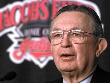 Lawrence “Larry” Dolan pagó 320 millones de dólares por la franquicia de Cleveland. En 2013 le cedió la mayor parte del control a su hijo Paul. AP/M. Duncan