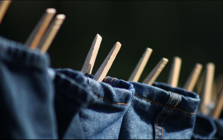 Este suavizante se aplica igual que los productos convencionales: basta con verter la cantidad habitual en el compartimento de la lavadora destinado a los suavizantes. Pixabay.