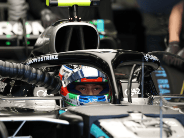 En la primera sesión del día, el debutante italiano Andrea Kimi Antonelli sorprendió al marcar el mejor tiempo con su Mercedes. EFE / A. Haider