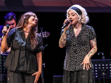 Se leyeron algunos poemas de Violeta e interpretaron canciones junto a Mon Laferte y Javiera Parra. EL INFORMADOR/ A. Navarro.