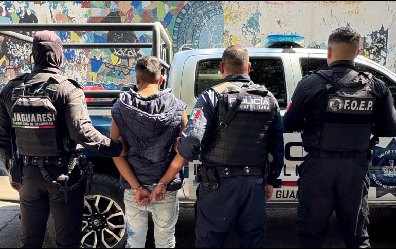 Los oficiales, de la Policía Estatal Preventiva y de la Policía Metropolitana, realizaban un recorrido de vigilancia en el cruce de las calles Ibarra y Antonio Paniagua cuando vieron al menor de edad, quien fumaba cristal de una pipa en la vía pública. CORTESÍA
