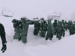 Operativo de rescate de los obreros atrapados por una avalancha en India. AP / X Ejercito de India