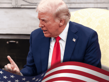 Trump respondió en una larga entrevista con The Spectator que recomendaría investigar a los políticos mexicanos. EFE