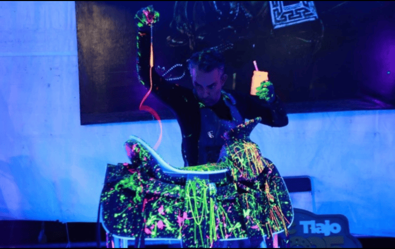 El artista Juan Carlos Santoscoy durante la FICTlajo Electrolit 2025. CORTESÍA