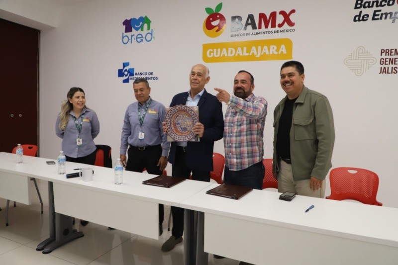 Durante la firma del convenio, se exploró la posibilidad de que el Banco de Alimentos participe en la cocina comunitaria que el Gobierno Municipal construirá en el sur del municipio. ESPECIAL