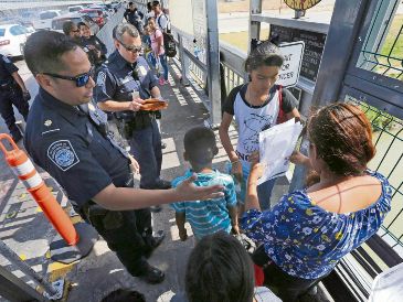 Los aranceles comenzarán a aplicarse a las 12:01 a.m. ESPECIAL