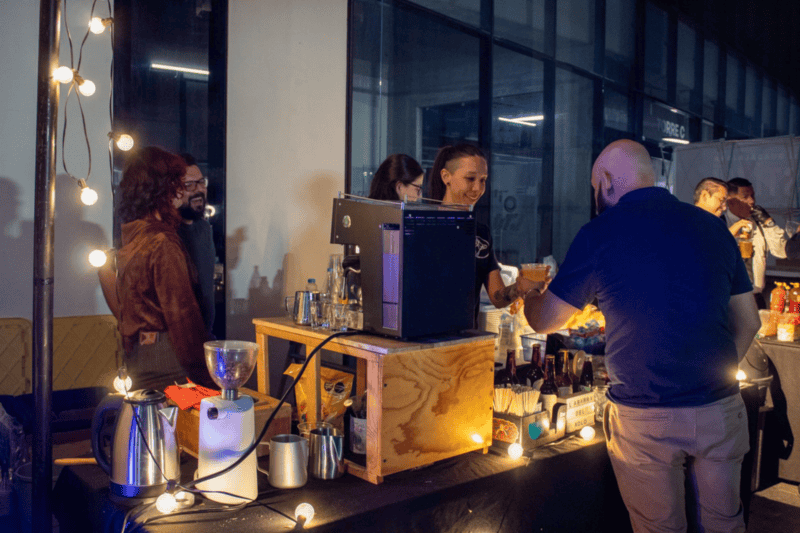 La velada estuvo marcada por una ambientación cinematográfica con alfombra roja, una zona gastronómica y diversas experiencias. ESPECIAL/ CIUDAD CREATIVA  