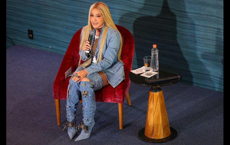 La intérprete de 'Maldita Primavera' destacó que la Arena Guadalajara representa un gran avance para la escena musical en la ciudad, ofreciendo comodidad y una experiencia completa para los asistentes. EL INFORMADOR / H. Figueroa