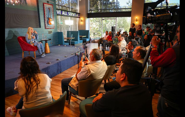 La intérprete de 'Maldita Primavera' destacó que la Arena Guadalajara representa un gran avance para la escena musical en la ciudad, ofreciendo comodidad y una experiencia completa para los asistentes. EL INFORMADOR / H. Figueroa