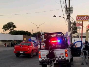 El enfrentamiento dejó a 2 masculinos y 1 femenina detenidos, aparentemente por estar involucrados en la agresión. ESPECIAL.
