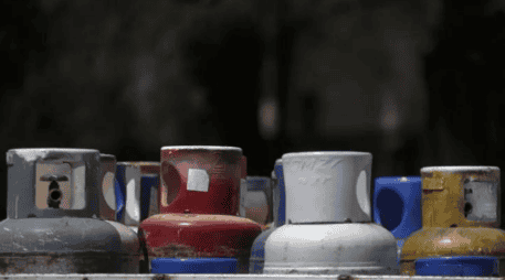 Es importante que los consumidores verifiquen que los precios aplicados por los distribuidores no excedan los límites establecidos por la CRE. EL INFORMADOR/ARCHIVO