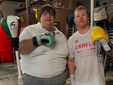 Chavira compartió un día de entrenamiento con “Canelo”, a menos de dos meses de la pelea que el boxeador tapatío tendrá contra el cubano William Scull. Instagram/ @paulopicks1.