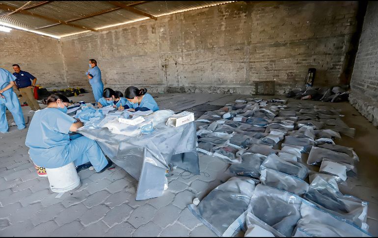 Las autoridades de Jalisco realizan labores de acopio y clasificación de la ropa que fue localizada en el rancho Izaguirre, en Teuchitlán. Ya se habilitaron portales de internet en donde se encuentra clasificada cada prenda. ESPECIAL