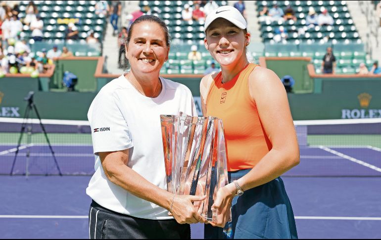 Andreeva le dedicó el título a su entrenadora Conchita Martínez, quien alguna vez fuera finalista en Indian Wells y se quedara con las manos vacías. EFE