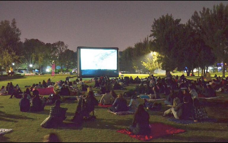 En Guadalajara, la oferta cultural nunca se detiene y, esta vez, te invitamos a ser parte de una experiencia única: el Cine al Aire Libre. FACEBOOK / Cinemalive
