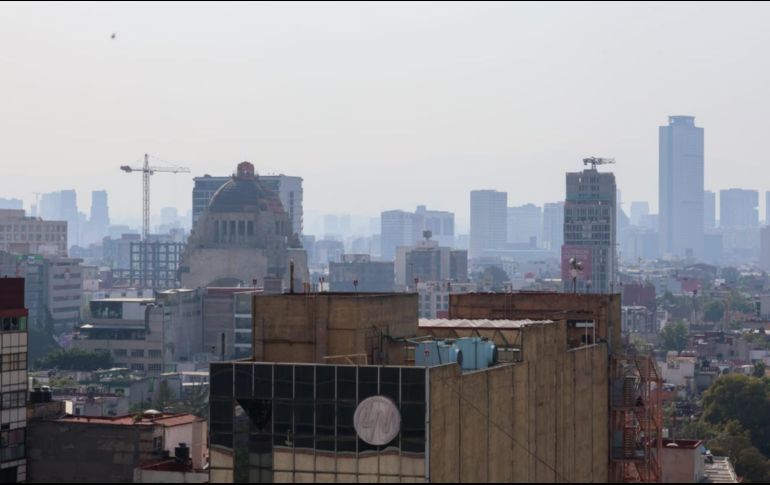 De acuerdo con la CAMe mañana hay autos que estarán exentos de las medidas de circulación por la contingencia ambiental en la Ciudad de México y el Estado de México. SUN/ A. Sánchez.