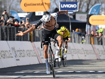 "Estoy súpefeliz, ha sido un trabajo fantástico de todo el equipo y he disfrutado la carrera. Sin duda es especial ganar aquí en Superga", dijo Isaac Del Toro en meta. EFE / R. Bettinni