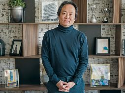 El director de orquesta y violinista posa para esta casa editorial, desde un hotel de Guadalajara. EL INFORMADOR/ H. Figueroa