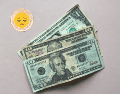 El dólar ha experimentado un leve incremento del 0.1%, lo que mantiene un crecimiento interanual del 17.74%. CANVA / UNSPLASH