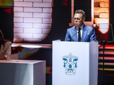 Pablo Lemus se comprometió también con la rectora electa, Karla Planter, para seguir trabajando en conjunto. EL INFORMADOR/ A. Navarro.