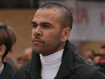 Dani Alves había sido denunciado por Pumas por cinco millones de dólares por incumplimiento de contrato y abandono de trabajo. AP/ ARCHIVO.