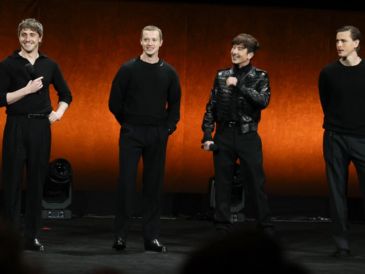 El actor irlandés Paul Mescal, el actor británico Joseph Quinn, el actor irlandés Barry Keoghan y el actor británico Harris Dickinson hablan sobre el evento cinematográfico de cuatro películas "The Beatles" durante la presentación de Sony Pictures. AFP