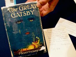 Con el “Gran Gatsby” se lanza una crítica a la sociedad norteamericana emanada de la Primera Guerra Mundial, su lujo, derroche, soledad y sobre todo una historia de amor destinada a fracasar. AFP