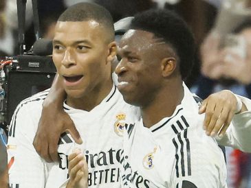 Mbappé afirmó que la posibilidad de jugar a lado de Vinícius fue una de las razones por las que decidió enrolarse al Real Madrid. Además, dejó claro que no concibe al cuadro Merengue siendo exitoso sin la presencia del brasileño. AFP