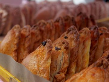 El Jueves Santo suele ser el día de mayor venta de empanadas en Guadalajara. EL INFORMADOR / ARCHIVO