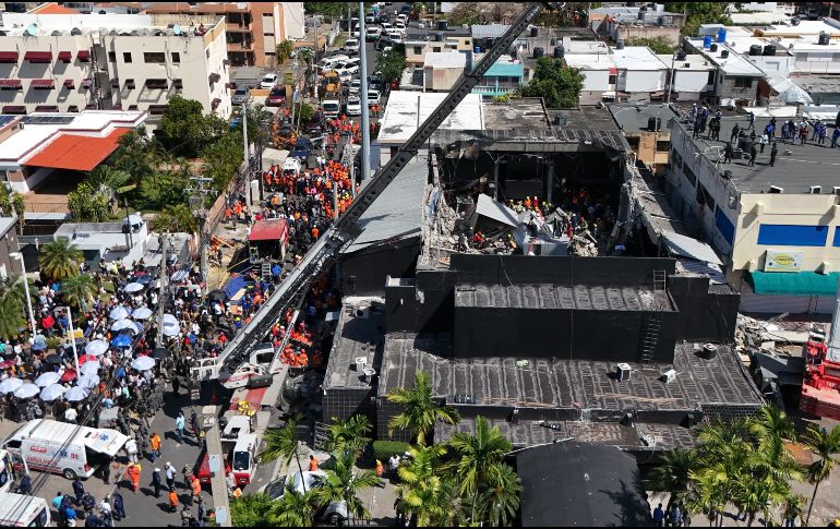 Hasta el momento, el colapso ha dejado un saldo de 58 personas fallecidas y 155 heridas, según los datos preliminares proporcionados por el Centro de Operaciones de Emergencias (COE). EFE