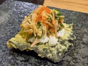 Disfruta de música suave y una atención magistral de parte del maestro sushero en Casa Kiiro. ESPECIAL