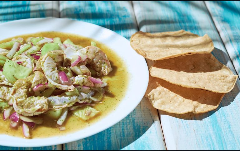 El aguachile representa una excelente alternativa durante los días santos, ya que permite evitar el consumo de carne roja sin dejar de disfrutar un platillo delicioso. ESPECIAL / CANVA