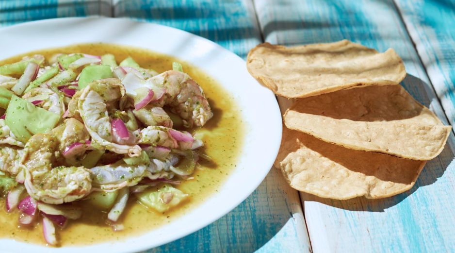 El aguachile representa una excelente alternativa durante los días santos, ya que permite evitar el consumo de carne roja sin dejar de disfrutar un platillo delicioso. ESPECIAL / CANVA