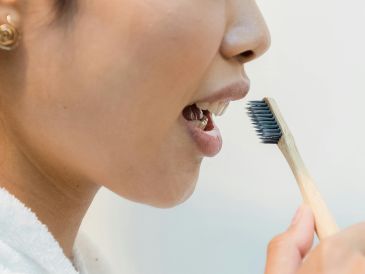 El sarro es consecuencia del endurecimiento de la placa bacteriana. Pexels