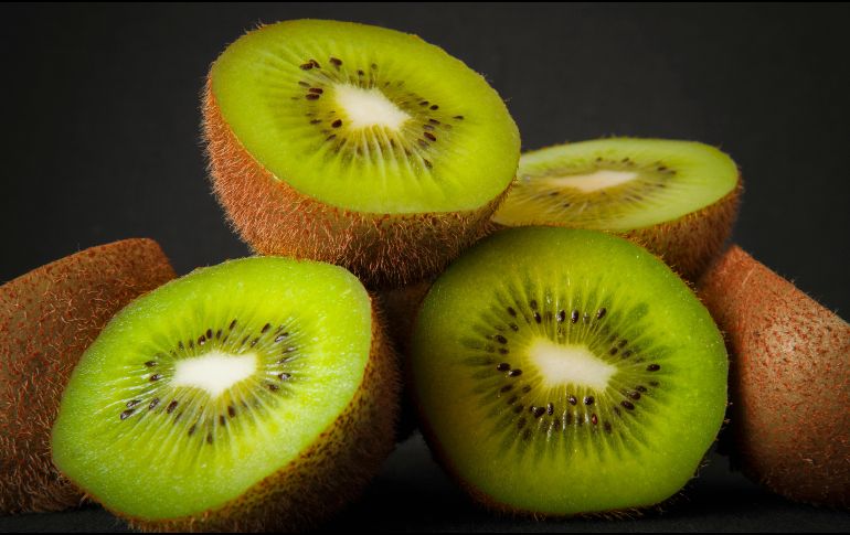 Consumir kiwi puede traer diferentes beneficios para la salud. Pexels