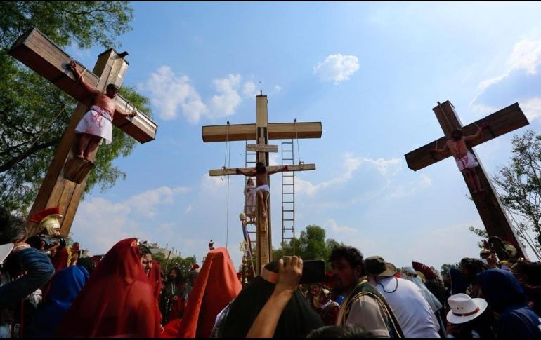 El momento más significativo de la representación se vivirá el viernes 18 de abril, cuando se escenifique la crucifixión de Jesús en el Cerro de la Estrella. FACEBOOK / ALCALDÍA DE IZTAPALABA