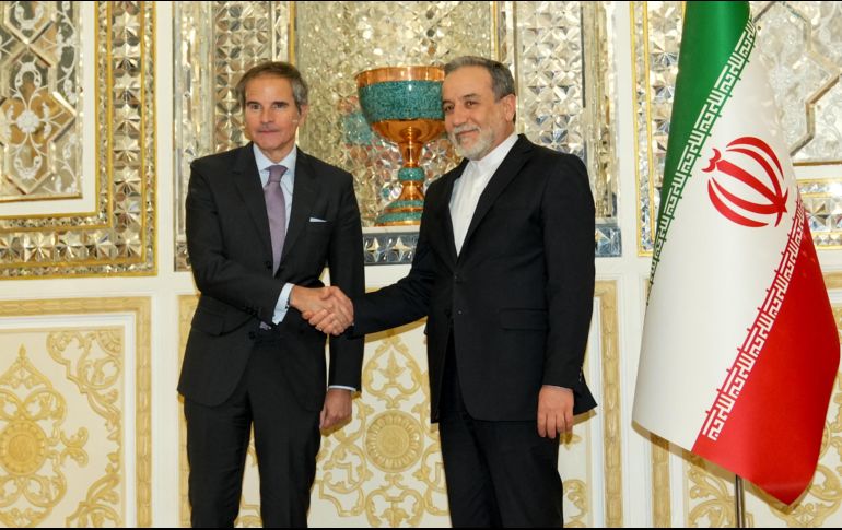 Rafael Grossi, director general del Organismo Internacional de Energía Atómica, al lado de Abás Araqchí, ministro de Asuntos Exteriores de Irán que hoy visitó Rusia. EFE/Ministerio e Exteriores iraní
