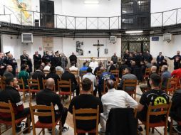 El papa Francisco pasó brevemente por la de 'Regina Coeli', en el centro de Roma, pese a estar todavía convaleciente por sus problemas respiratorios. EFE/ Vatican Media