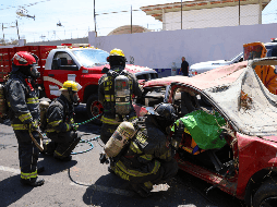 En el sitio se simuló el choque entre un camión que transportaba cilindros contra un vehículo tipo sedan. EL INFORMADOR/H. FIGUEROA