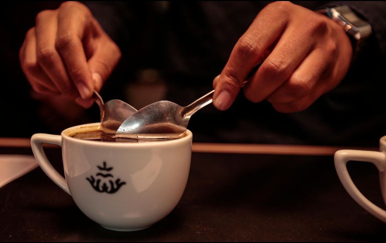 La tolerancia a la cafeína varía de persona a persona: hay quienes se sienten bien con una sola taza, y otros que aguantan más. EL INFORMADOR / ARCHIVO